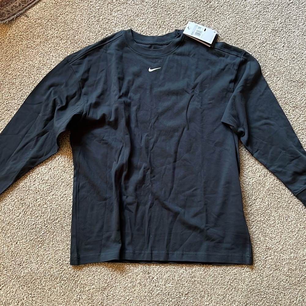 NWT Nike tee